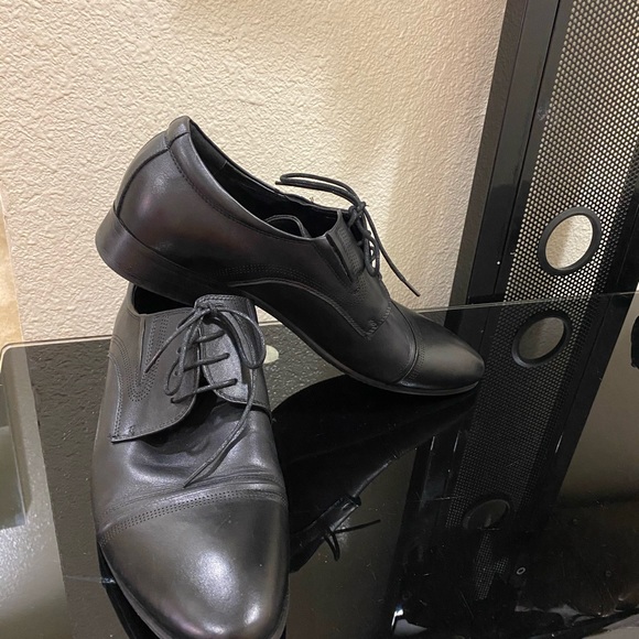 Shoes - Picture 2 of 4